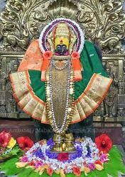 दुसरी माळ – किरणोत्सवामुळे प्रसिद्ध असलेली कोल्हापूरची अंबाबाई