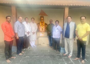 नाशिकच्या संमेलनाची पत्रिका सावरकर स्मारकात समर्पित