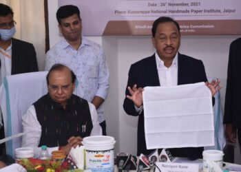 गाईच्या शेणापासून बनवले नाविन्यपूर्ण जीवाणूरोधक वस्त्र