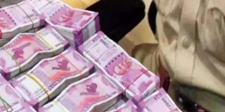 महाराष्ट्र, गुजरात तसेच दिल्लीत प्राप्तीकर विभागाचे छापे