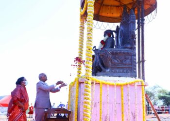 छत्रपती शिवाजी महाराजांना राष्ट्रपतींचा मानाचा मुजरा