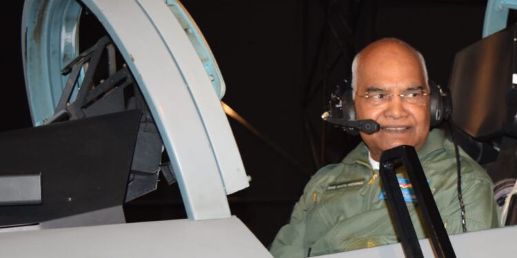 राष्ट्रपतींच्या उपस्थितीत पुण्यात जग्वार विमानांच्या चित्तथरारक कसरती