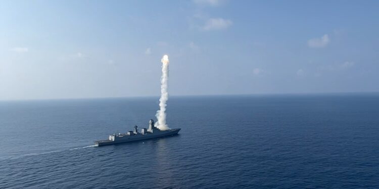 ब्राह्मोस क्षेपणास्त्राची चाचणी यशस्वी