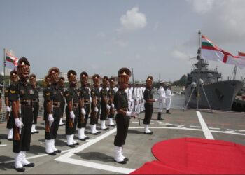 आयएनएस कोलकाता महार रेजिमेंटशी संलग्न