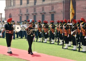 जनरल नरवणे यांना मानवंदना