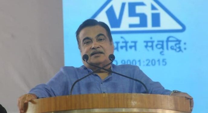 पुण्यात इथेनॉल विक्रीचे पंप सुरू व्हावेत : गडकरी