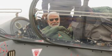 पंतप्रधानांचे लढाऊ विमानातून उड्डाण